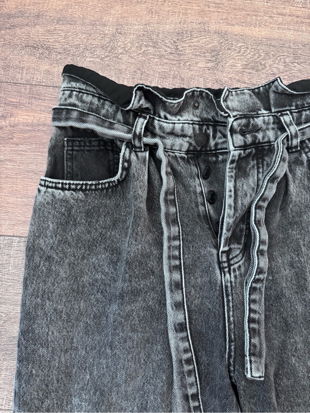 We The Free • High Waisted Jeans • Tie Waist • High Rise • Black Washed • 28 - Picture 6 of 12